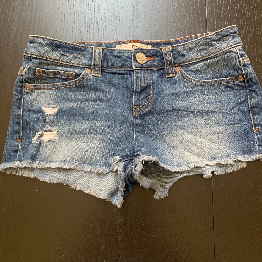 DITTOS Low Rise Cut Off Jean Shorts